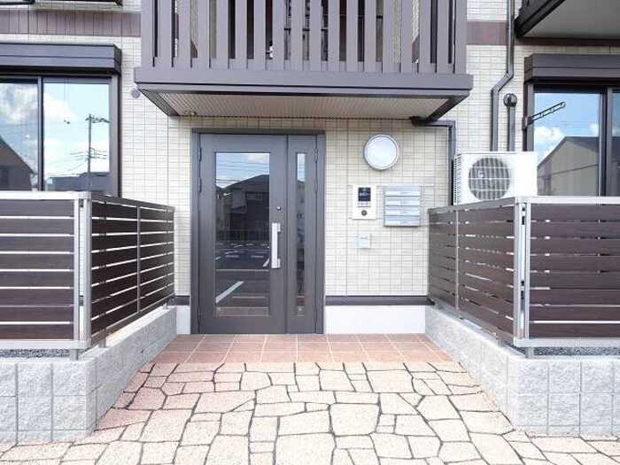 16/22 エントランス