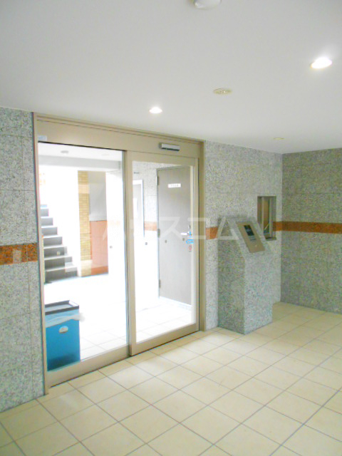 24/30 エントランス