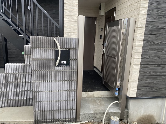 23/23 エントランス