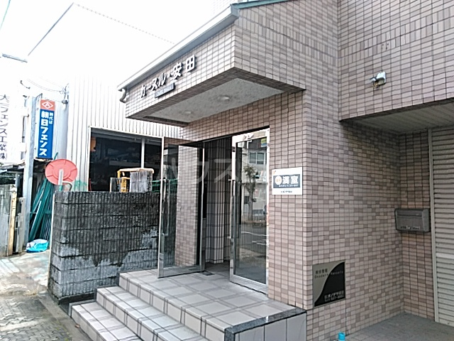 19/30 エントランス