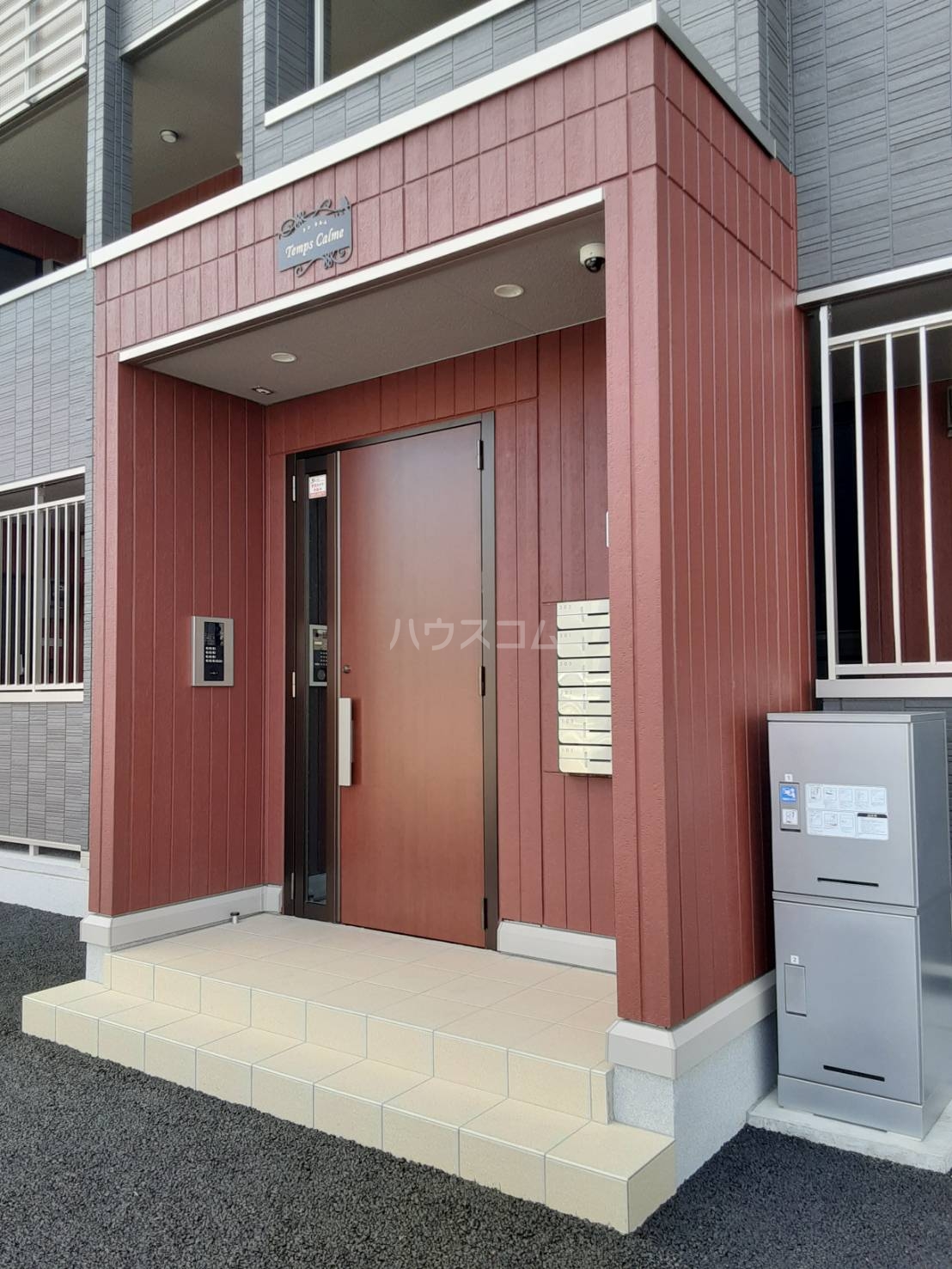 24/30 エントランス