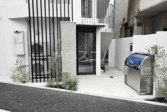 15/19 エントランス