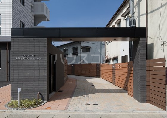 14/19 エントランス