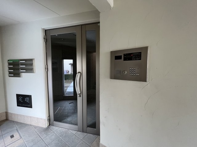 23/30 エントランス