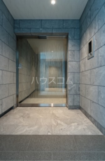 23/30 エントランス