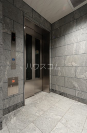 24/30 エントランス