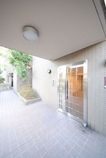 28/30 エントランス