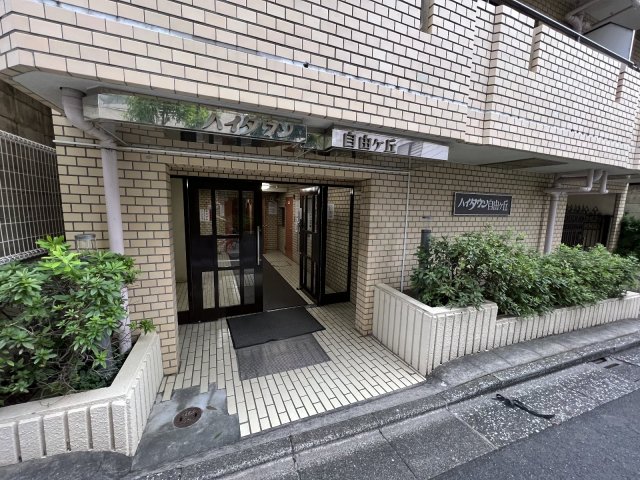 21/23 エントランス