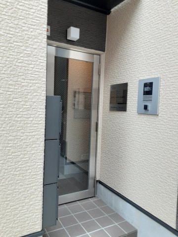 24/30 エントランス