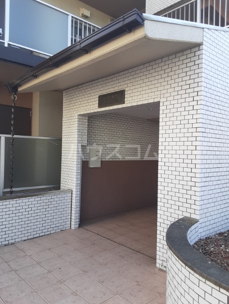 18/30 エントランス