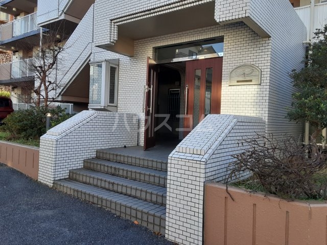 23/30 エントランス