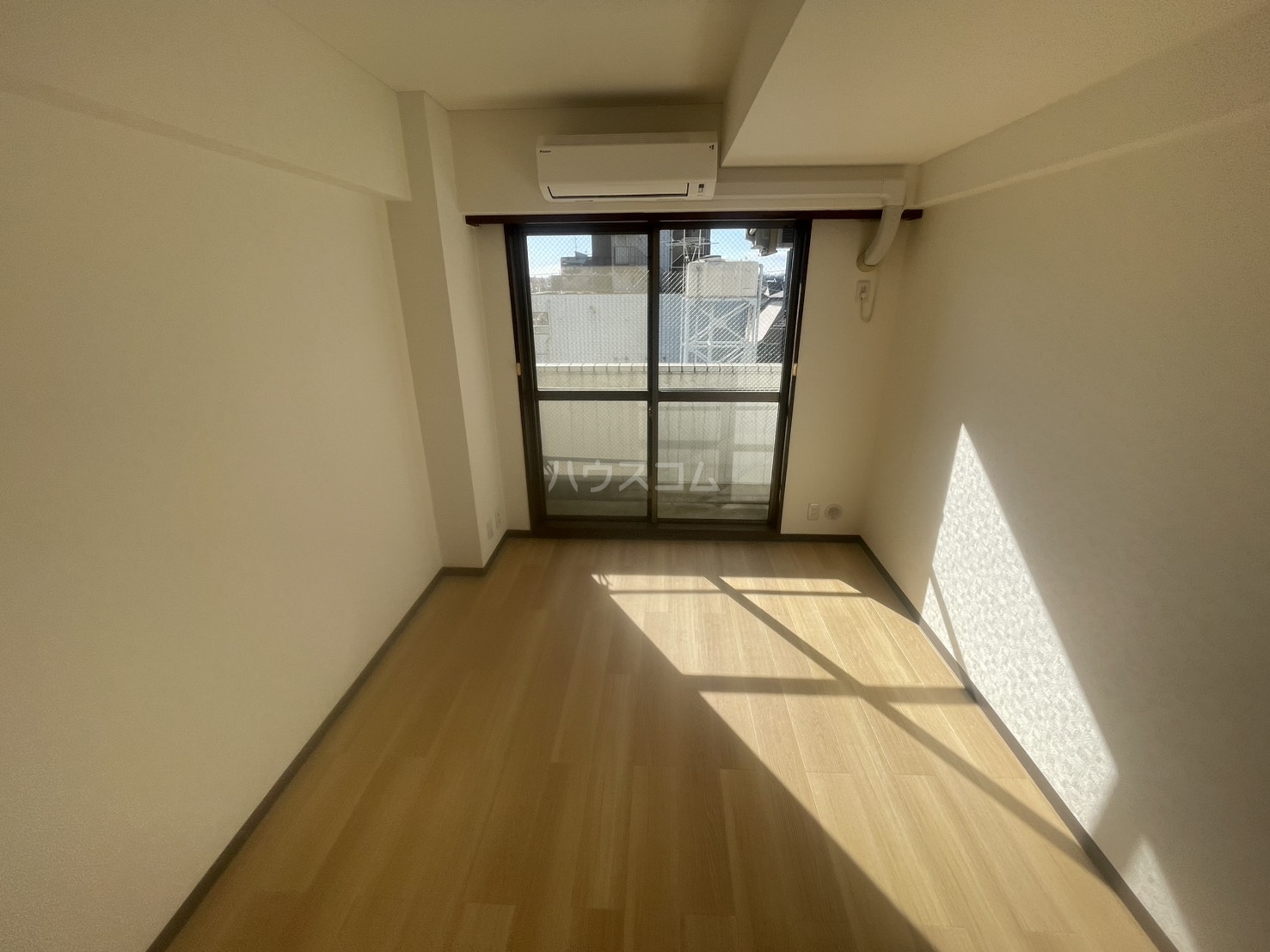 21/30 エントランス