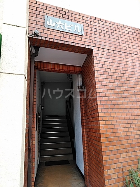 18/19 エントランス