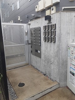 25/26 エントランス