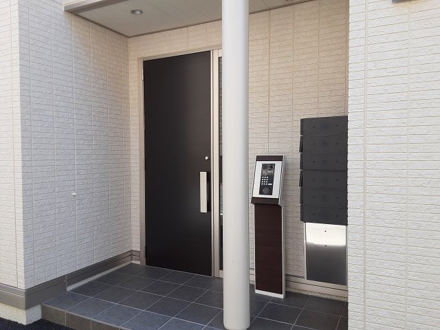 18/23 エントランス