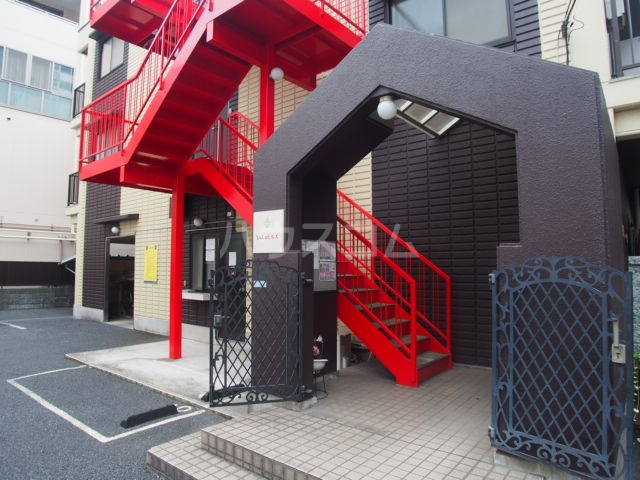 24/30 エントランス