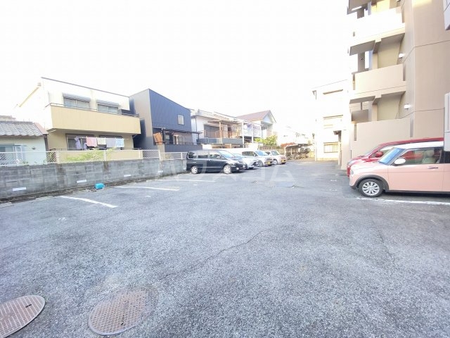 28/30 駐車場