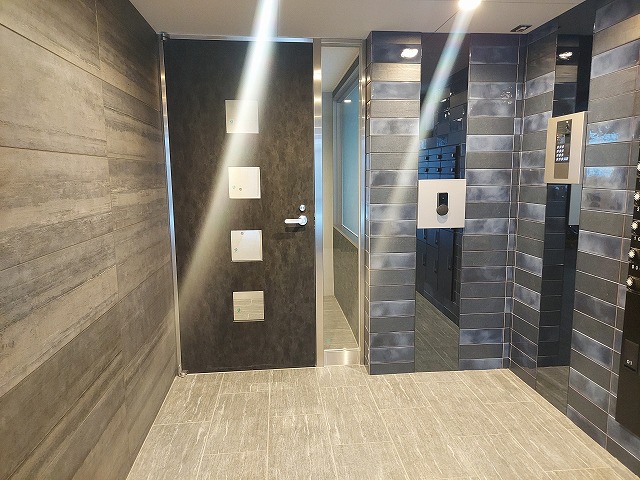 22/30 エントランス