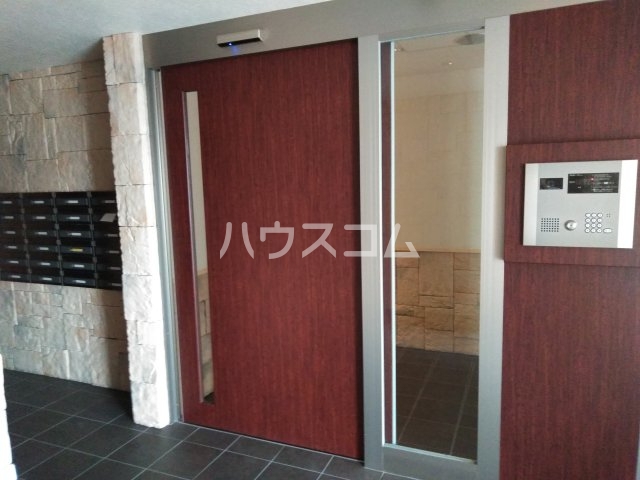 18/20 エントランス