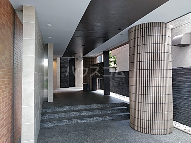 22/30 エントランス