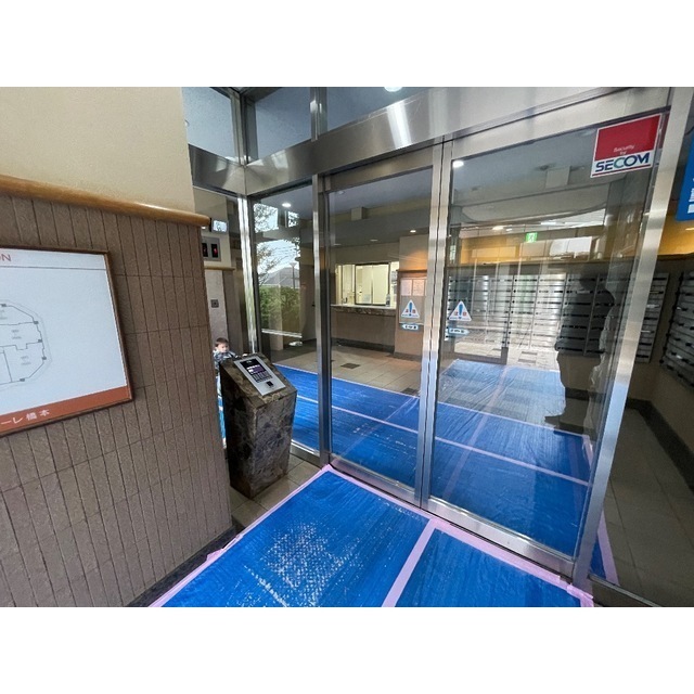 27/30 エントランス