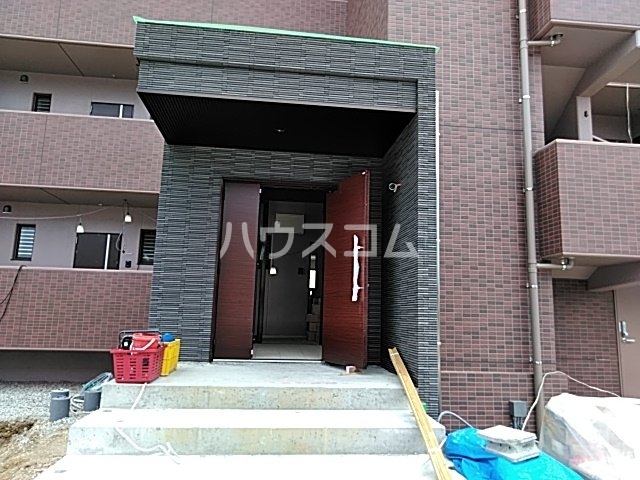 24/30 エントランス