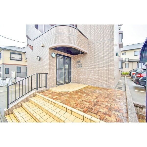 16/26 エントランス