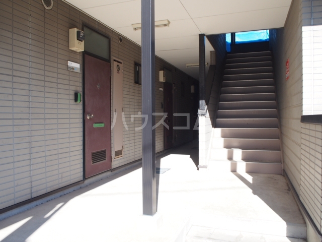 19/30 エントランス