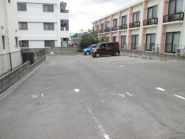 2/5 駐車場