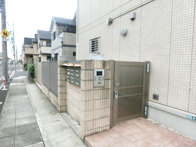 23/30 エントランス