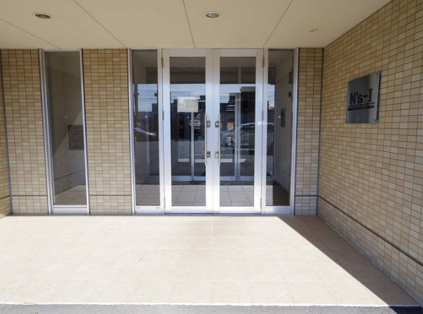 18/25 エントランス