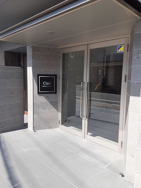 27/30 エントランス