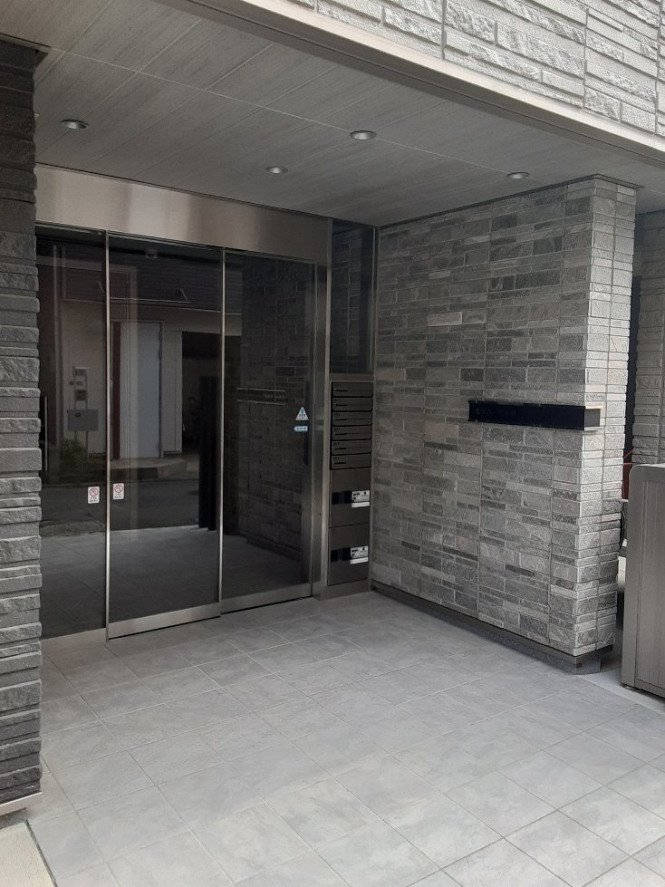 26/30 エントランス