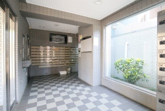 23/24 エントランス