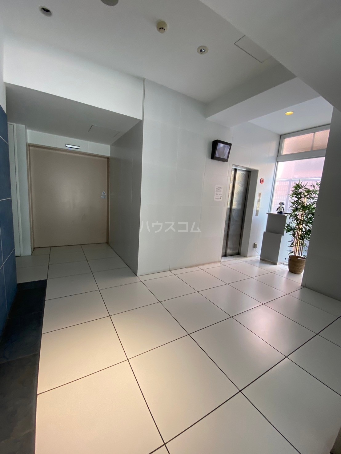 24/30 エントランス