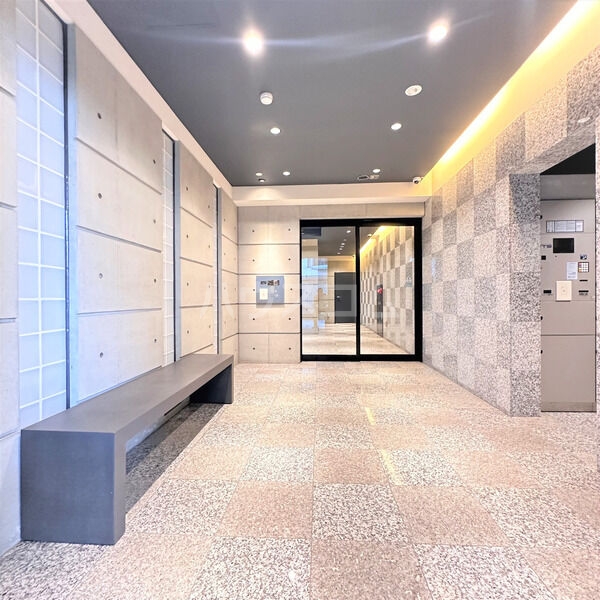 15/18 エントランス