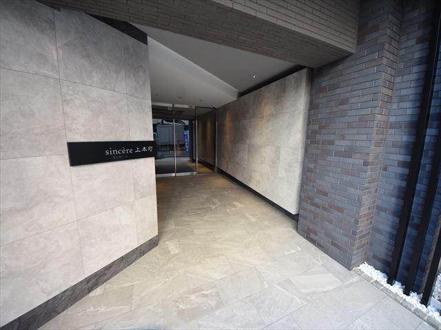 21/30 エントランス