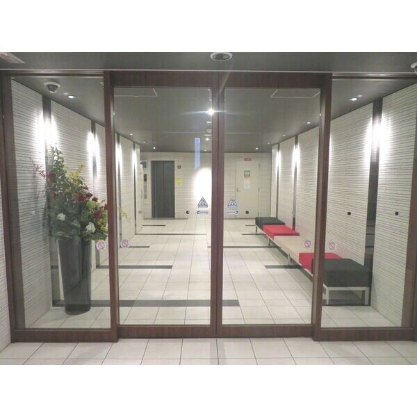 18/26 エントランス