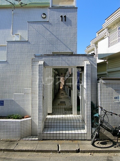 20/30 エントランス