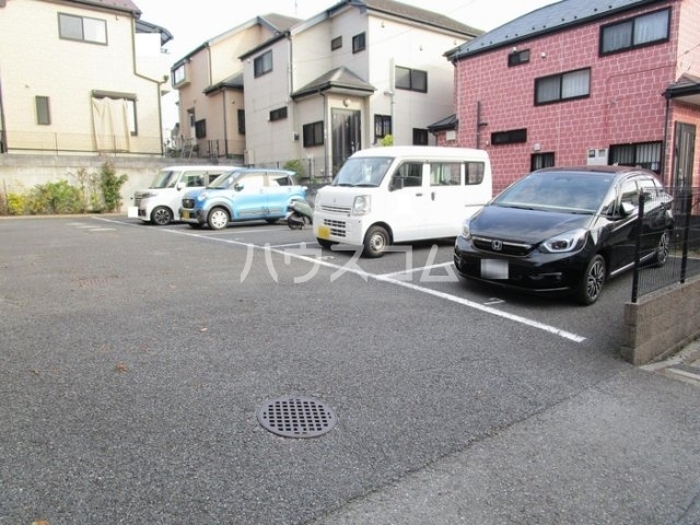 27/28 駐車場