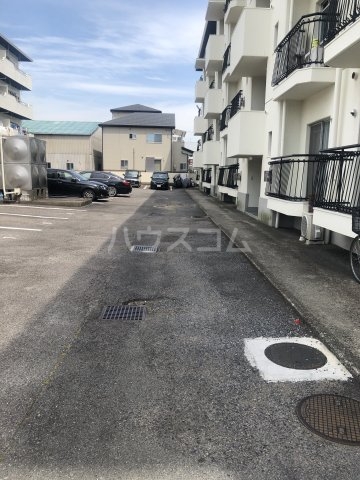 23/30 駐車場
