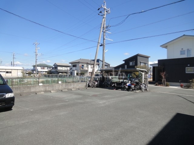 13/20 駐車場