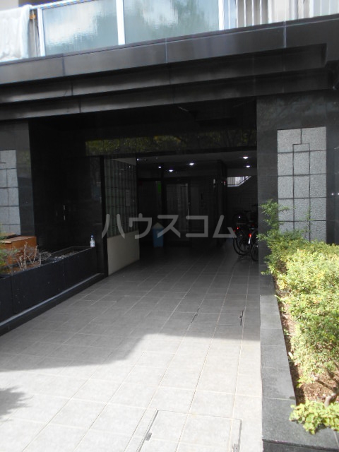 21/30 エントランス