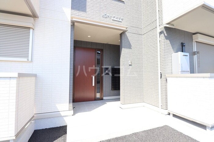 19/30 エントランス