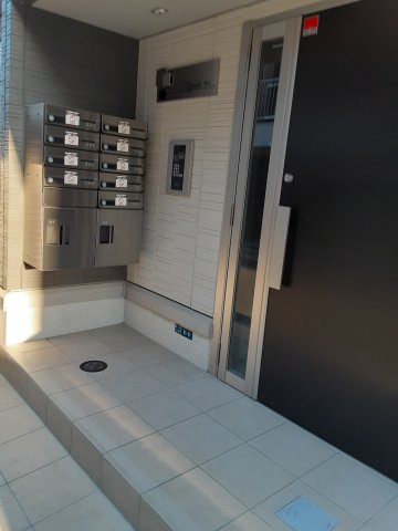 23/30 エントランス