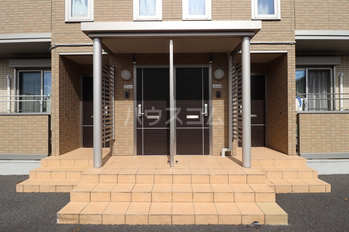 16/19 エントランス