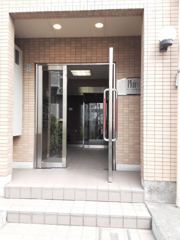 25/27 エントランス