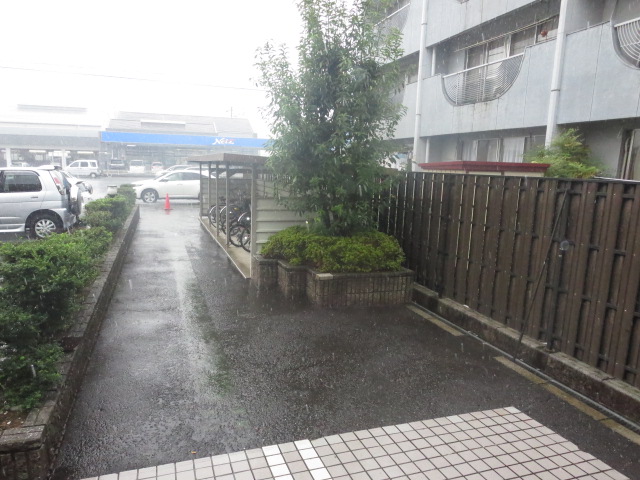 13/17 エントランス