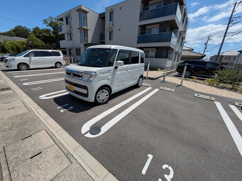 18/28 駐車場