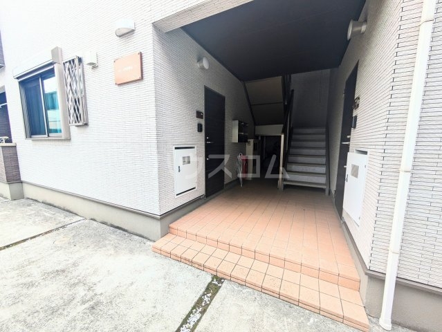 21/25 エントランス